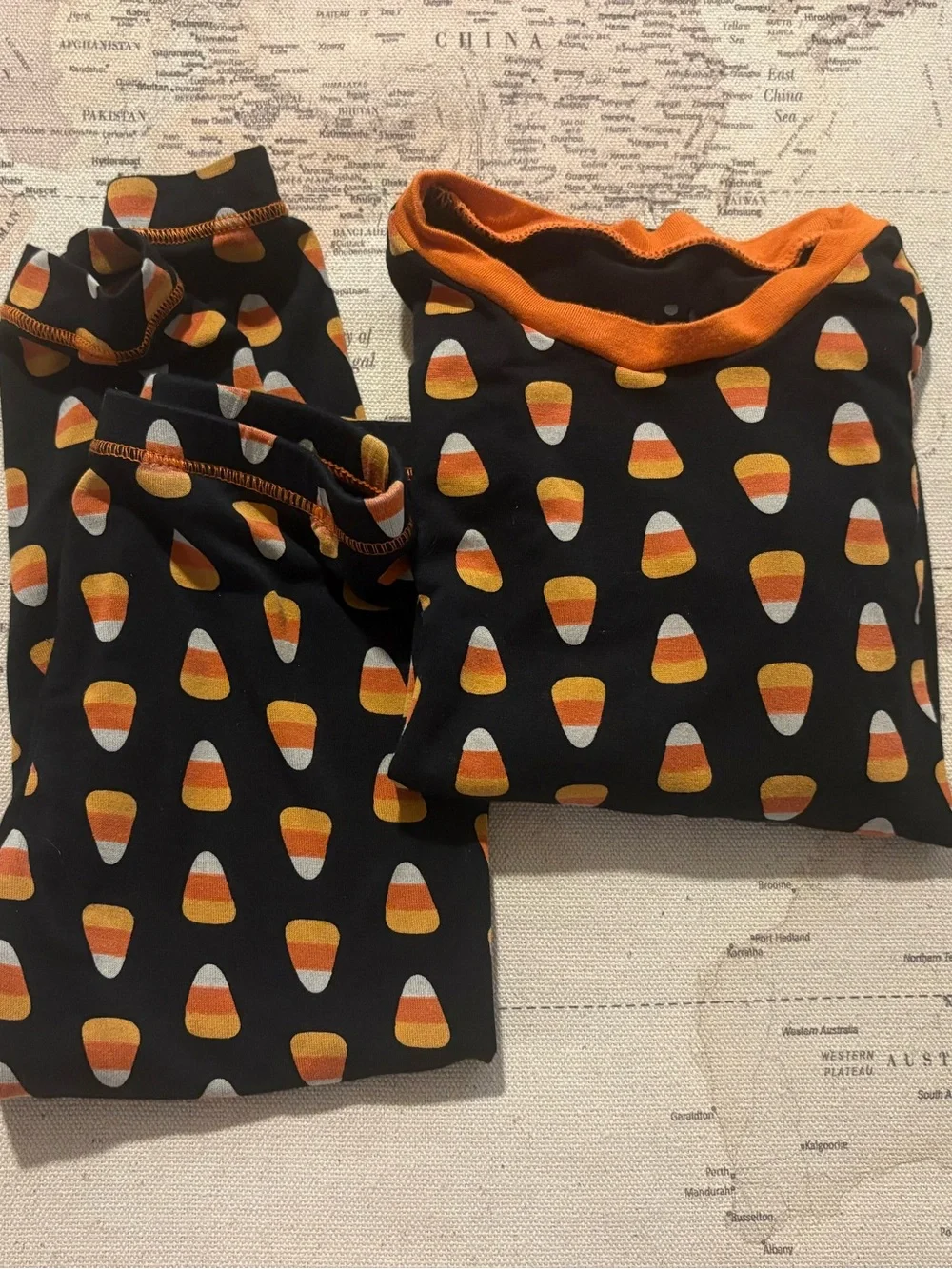 Kickee Pants Spooktacular Pajama Set Size 2T “Midnight Candy Corn”